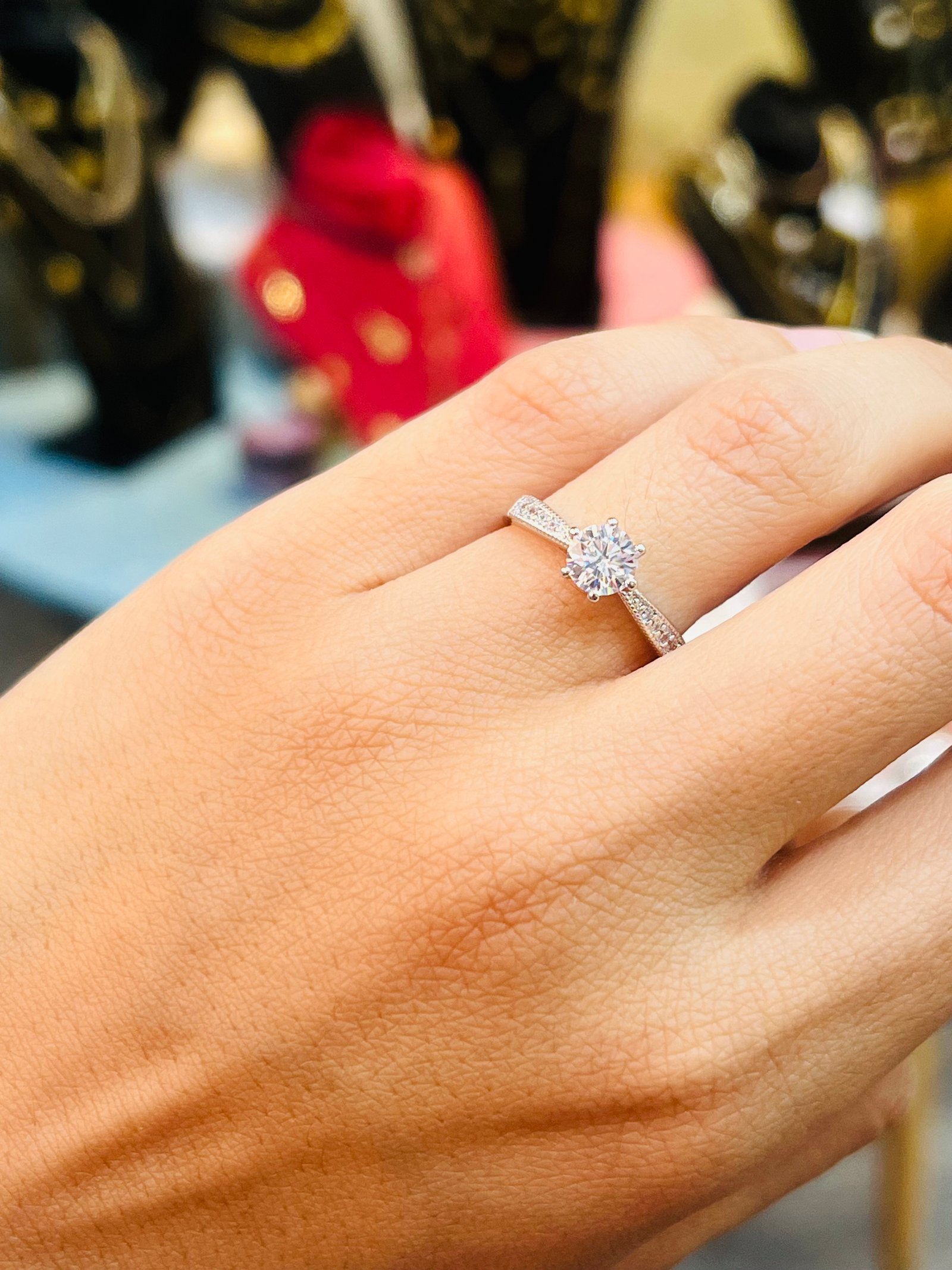 Elegant diamond ring  - Image 1