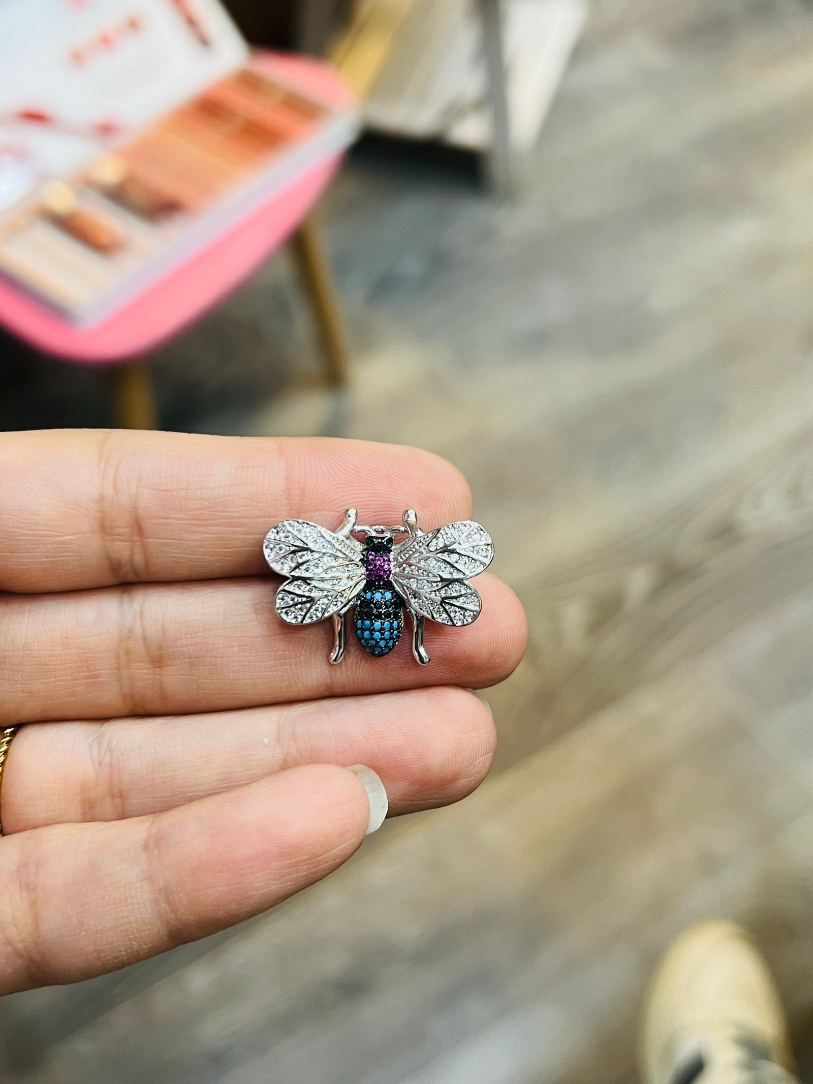 Insect brooch 2 - Image 1