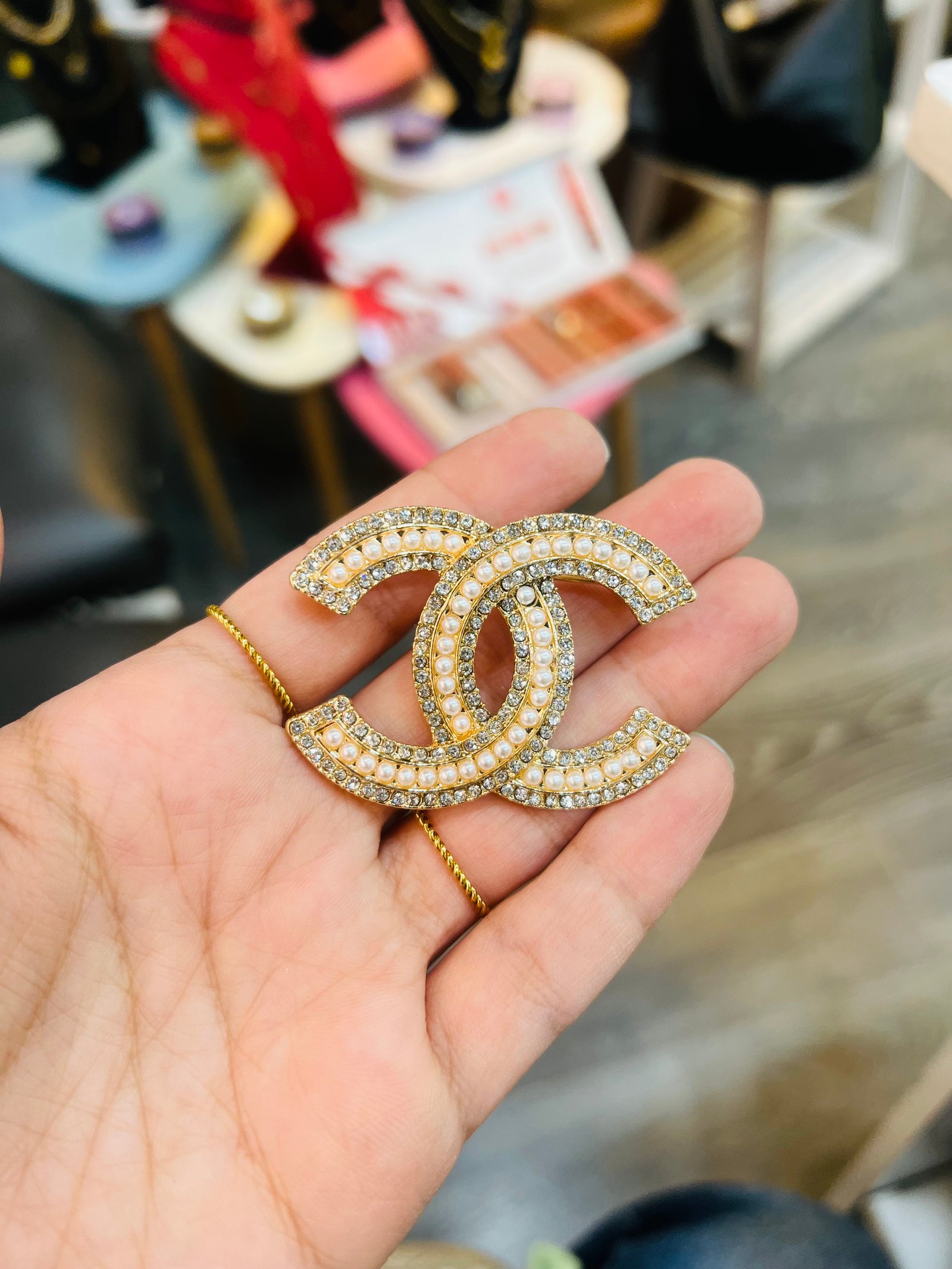Chan*l gold brooch - Image 1