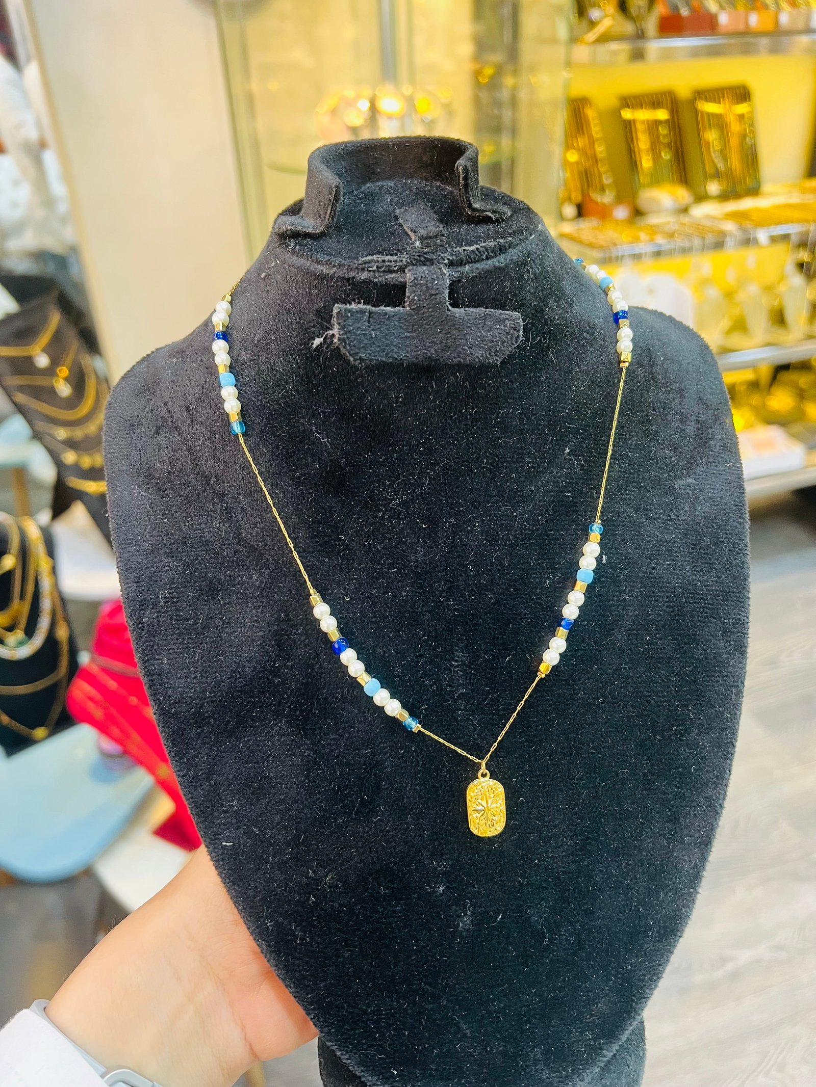 Elegant necklace with blue stones - Image 1