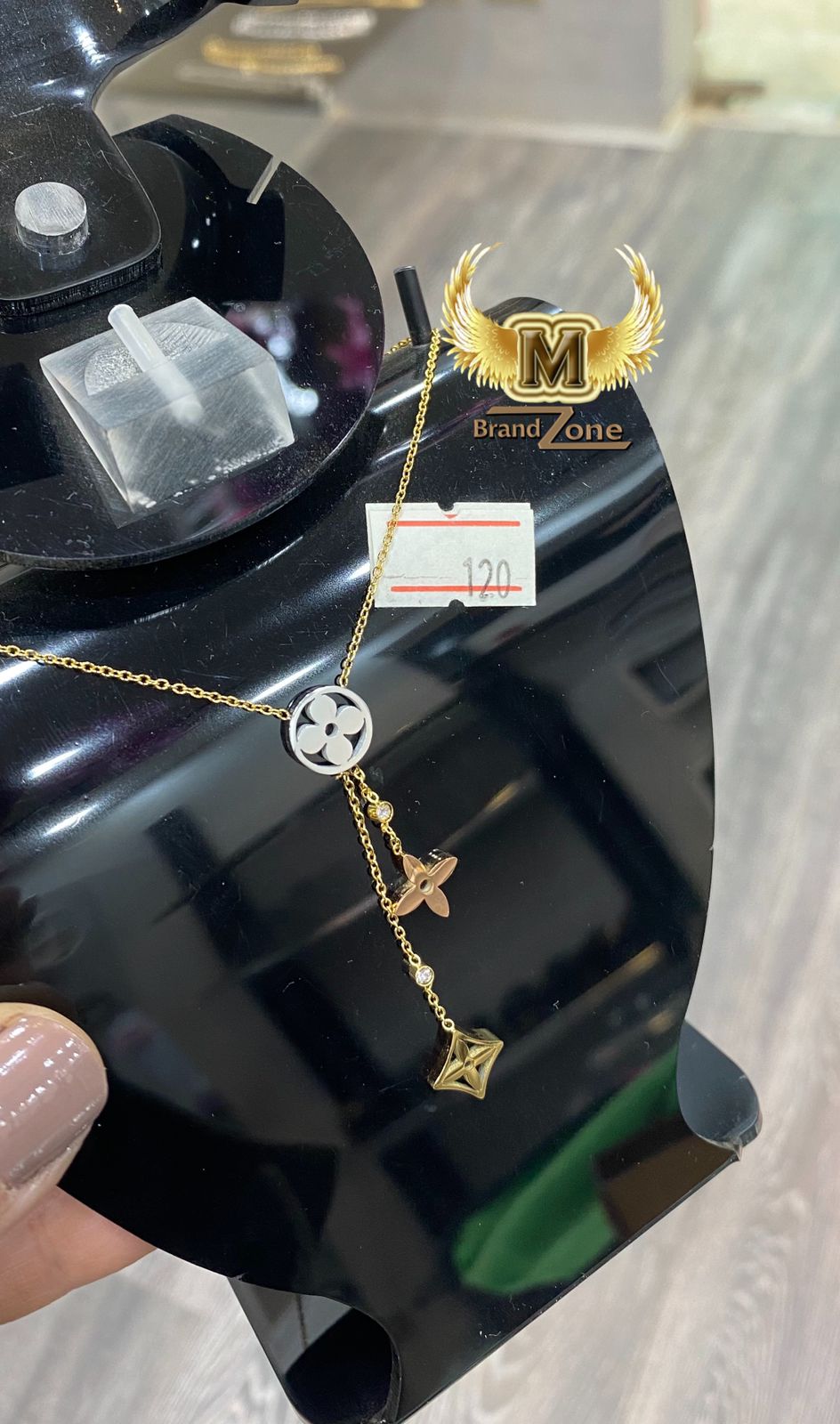 Short necklace  - Image 1