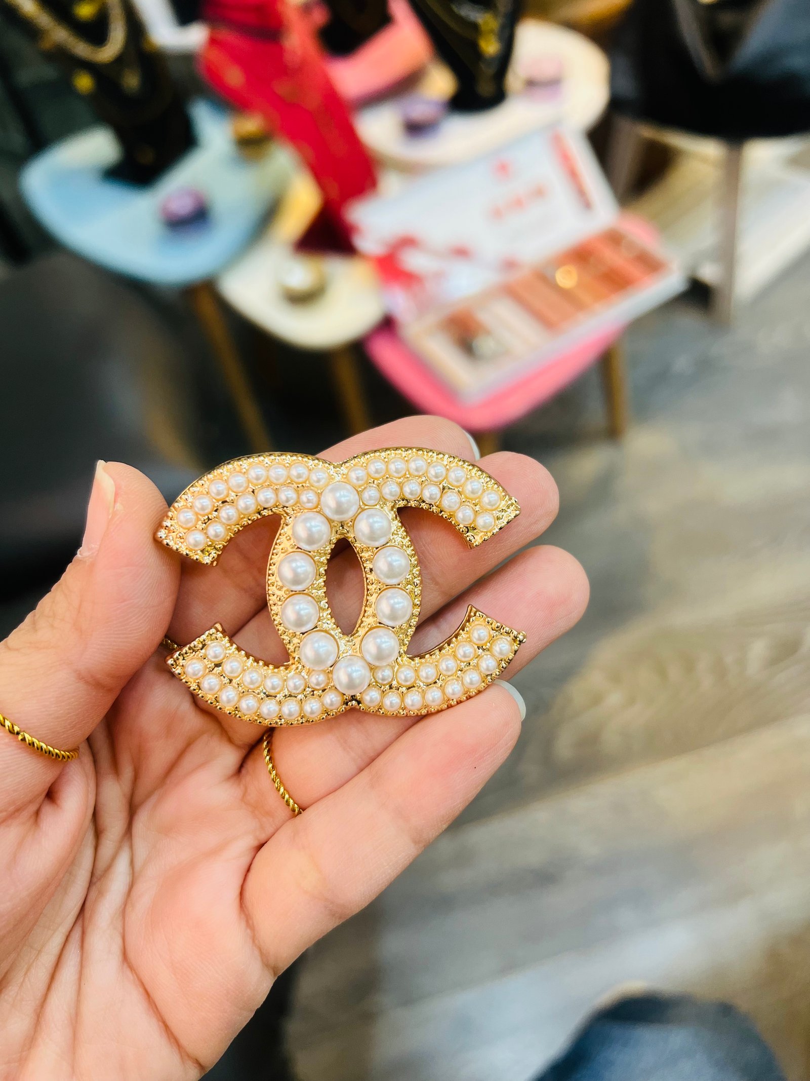 Gold brooch Chan*l - صورة 1