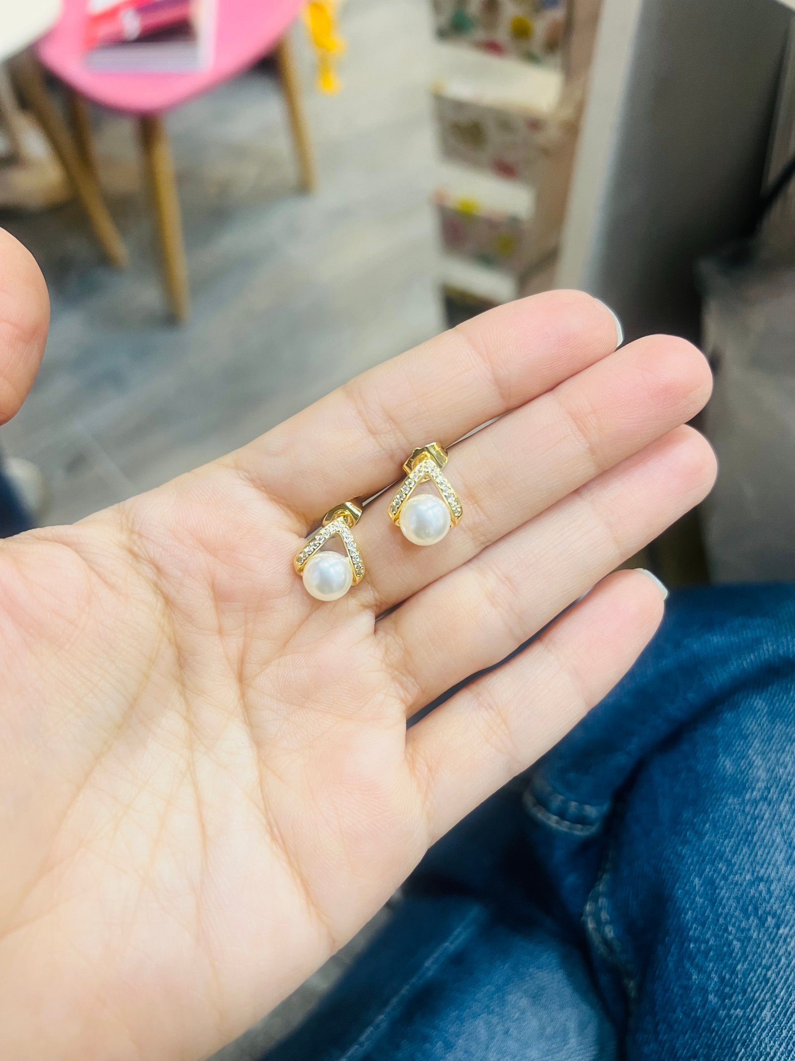 Gold pearl elegant earring 2 - Image 2