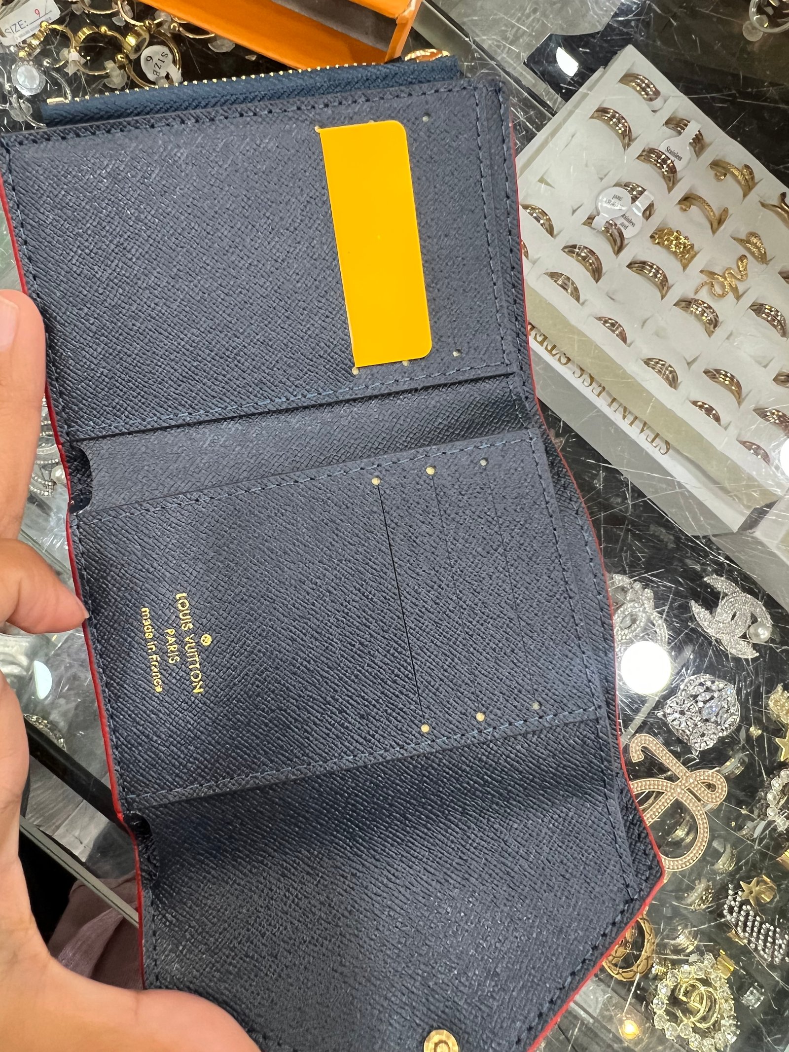L*V wallet  black  - Image 2
