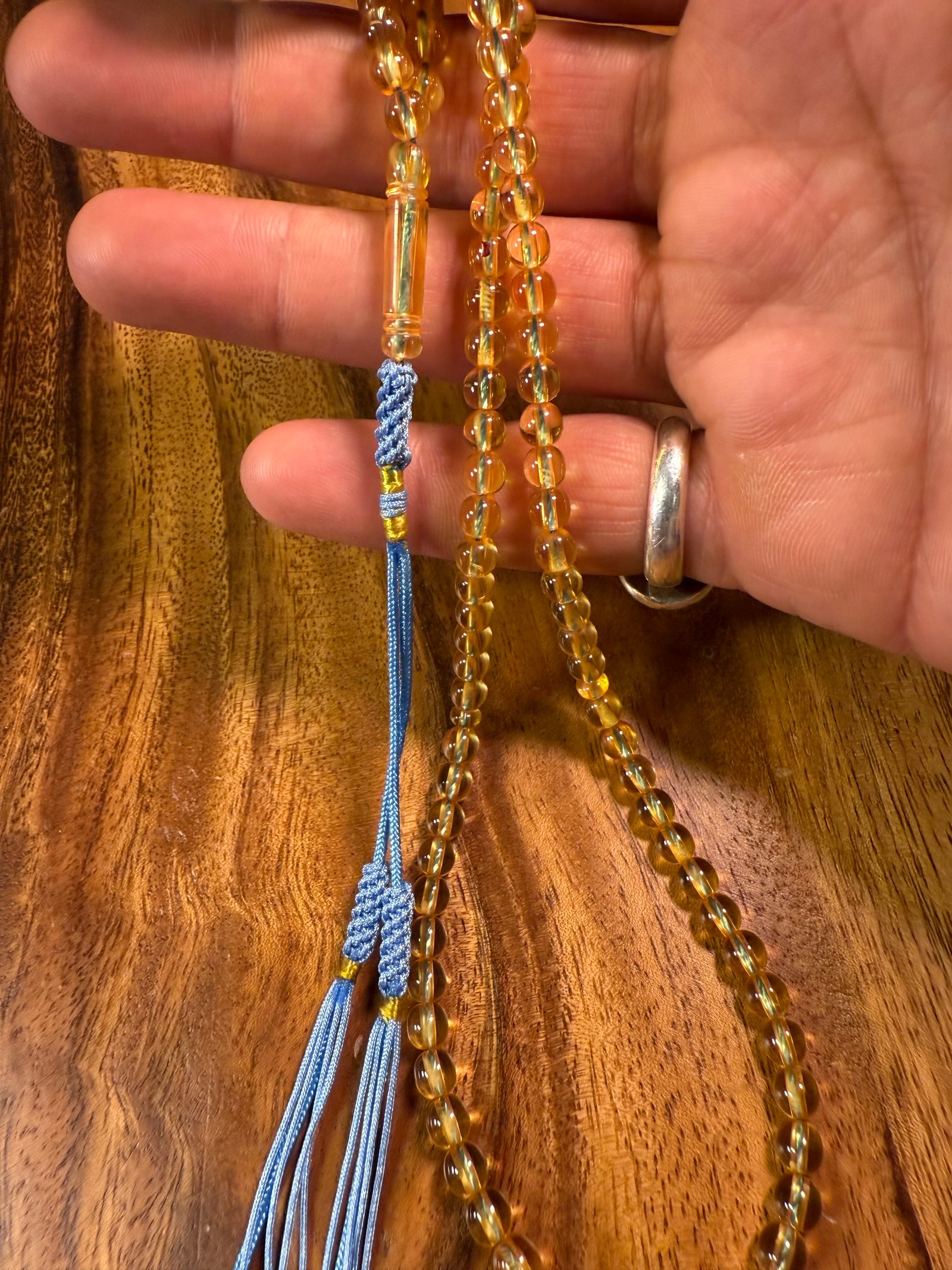 مستكة الماني  شفاف شبيه الكهرمان  - صورة 4
