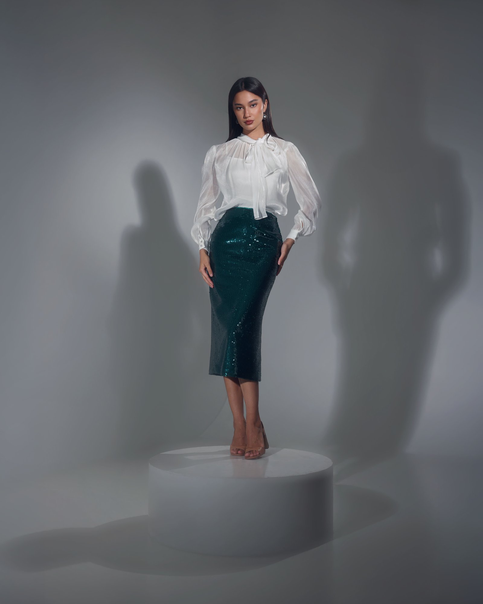 Sequins midi skirt - صورة 7