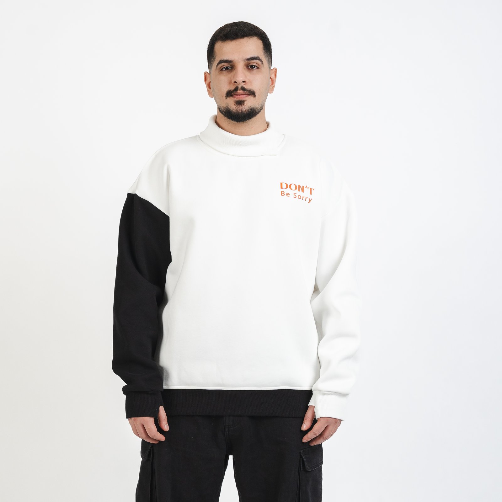 Black Sweatshirt - صورة 1