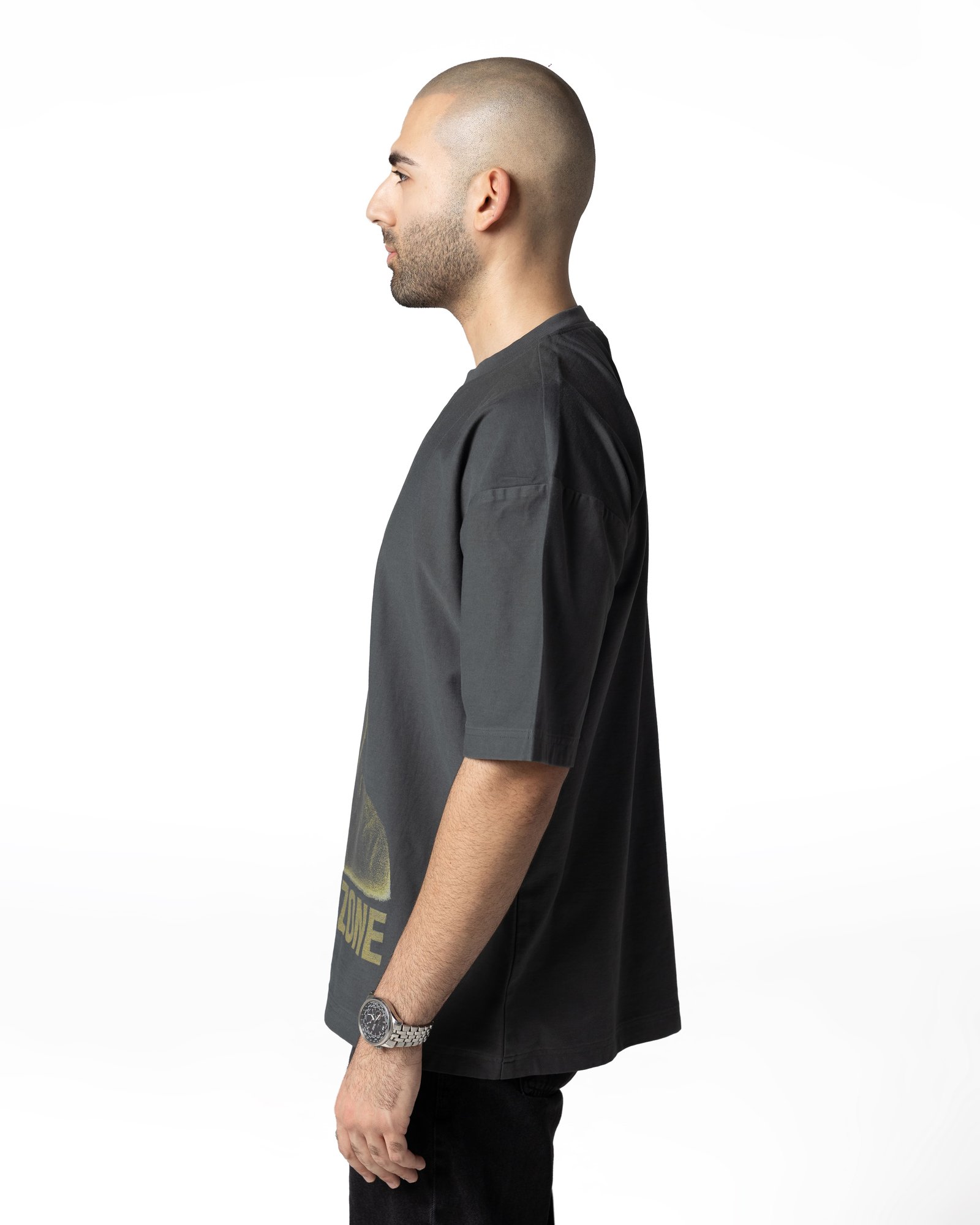 gray t-shirt - صورة 2