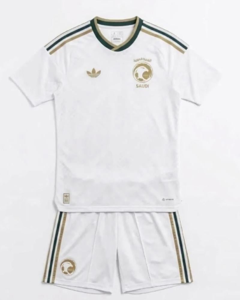 طقم المنتخب السعودي الأبيض الجديد - صورة 3
