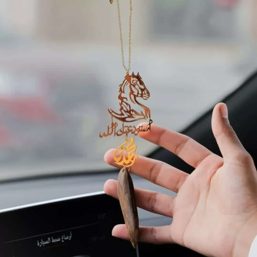تعليقه حصان وكسرت العود الكتابه حسب الطلب - صورة 1