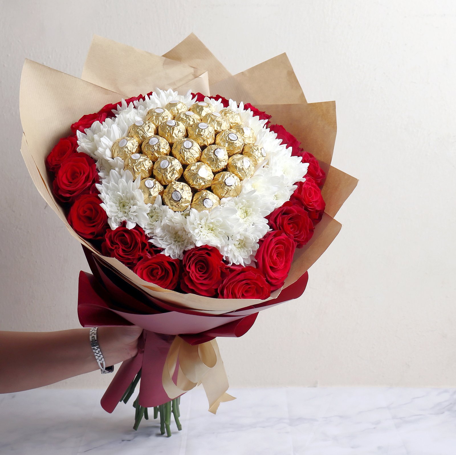 Roses Bouquet with Ferrero Rocher chocolate - Image 1