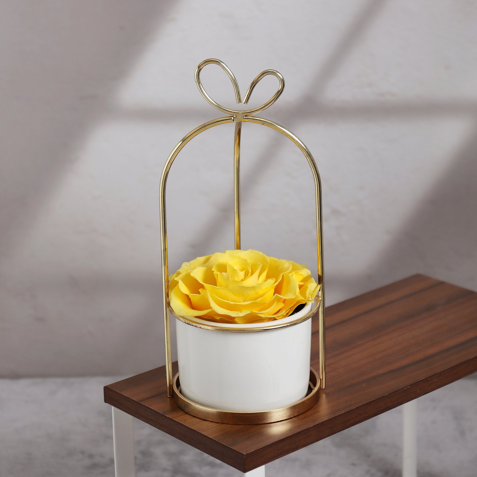 Yellow rose basket - Image 1