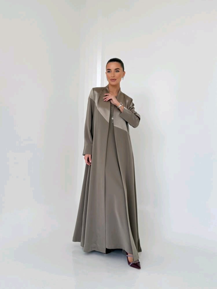 عبايه راقية بتصميم كلاسيكي فاخر  - صورة 2