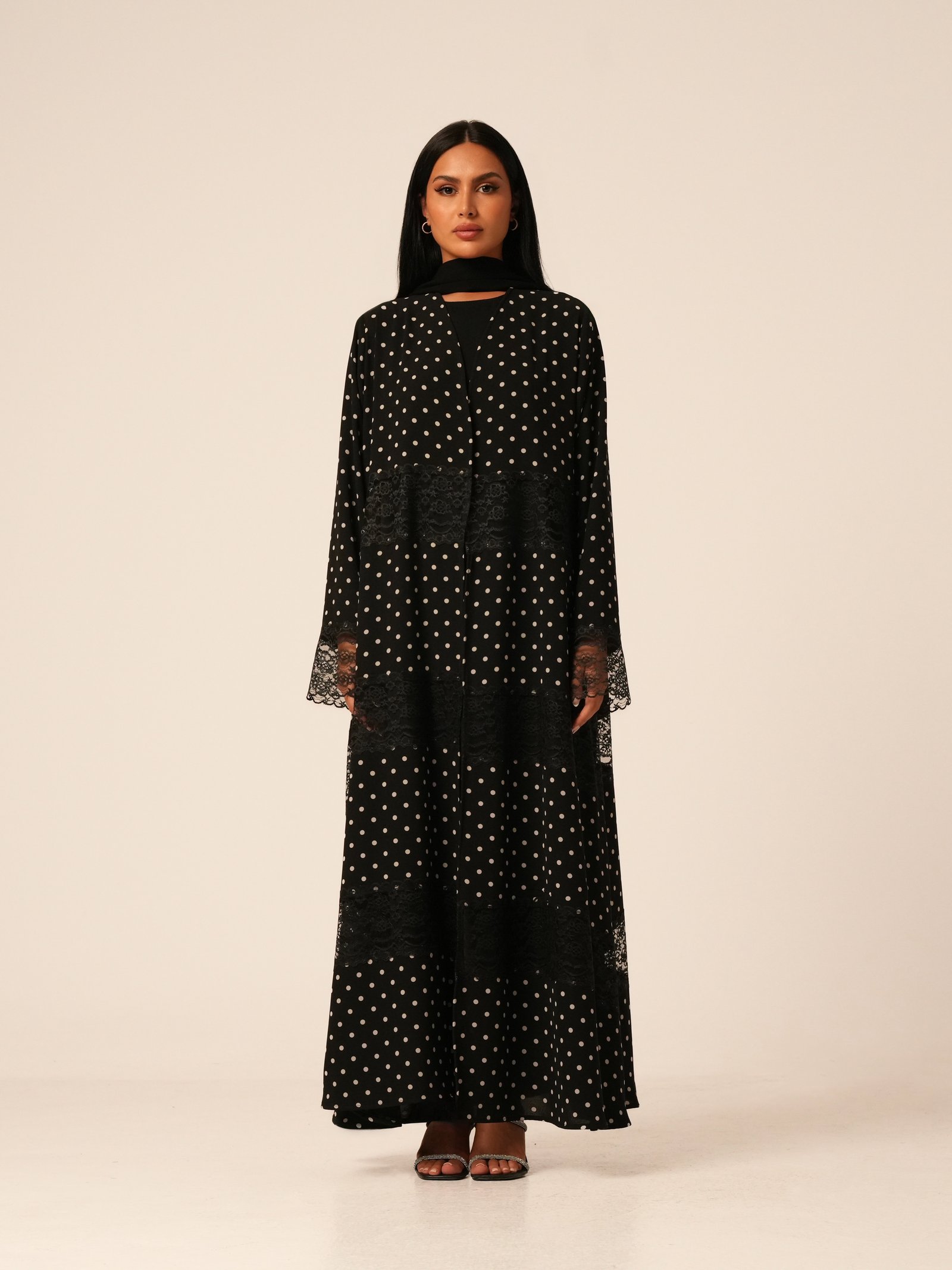 Regal Woman - صورة 1