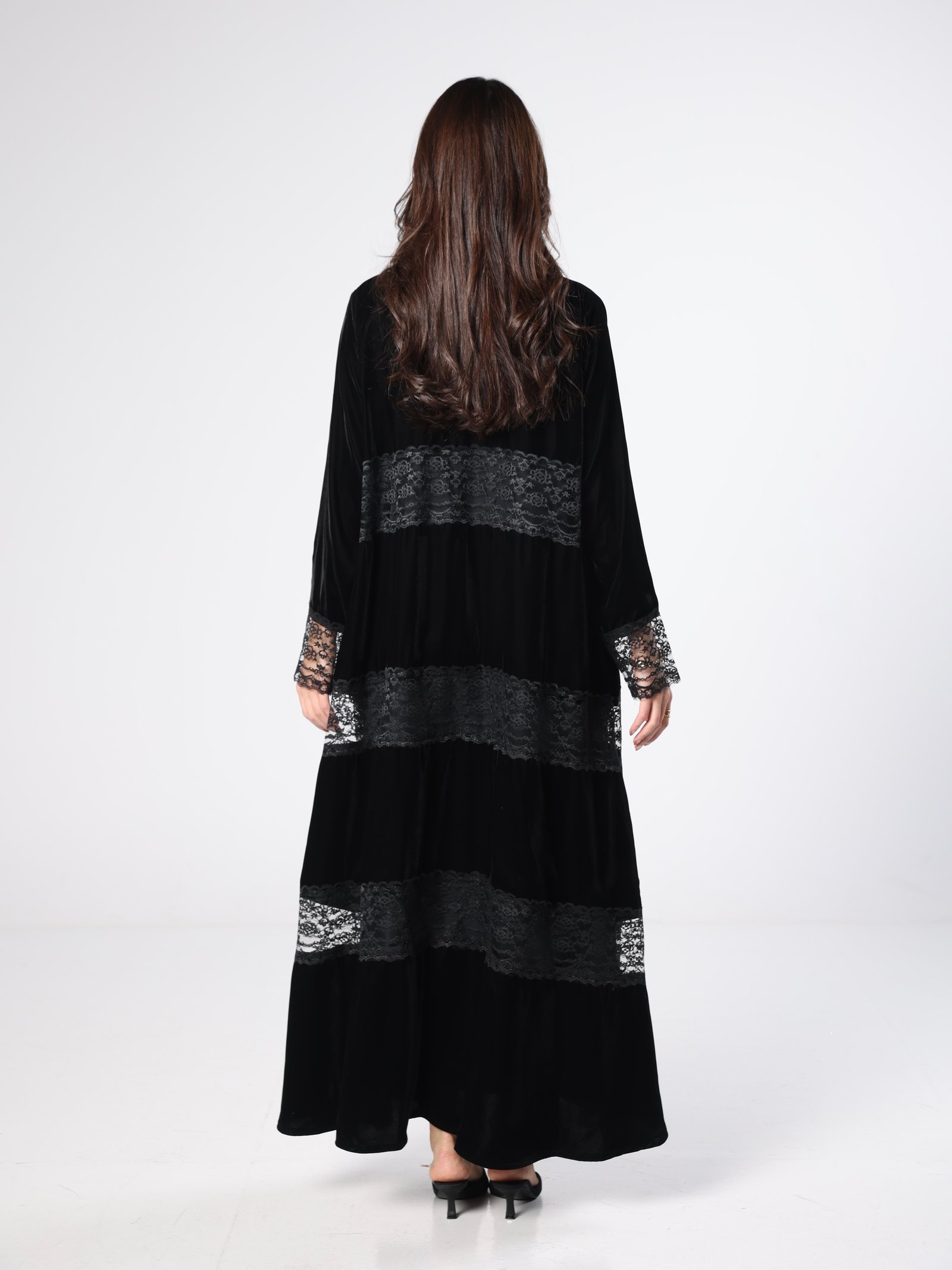 Regal Woman - Image 2