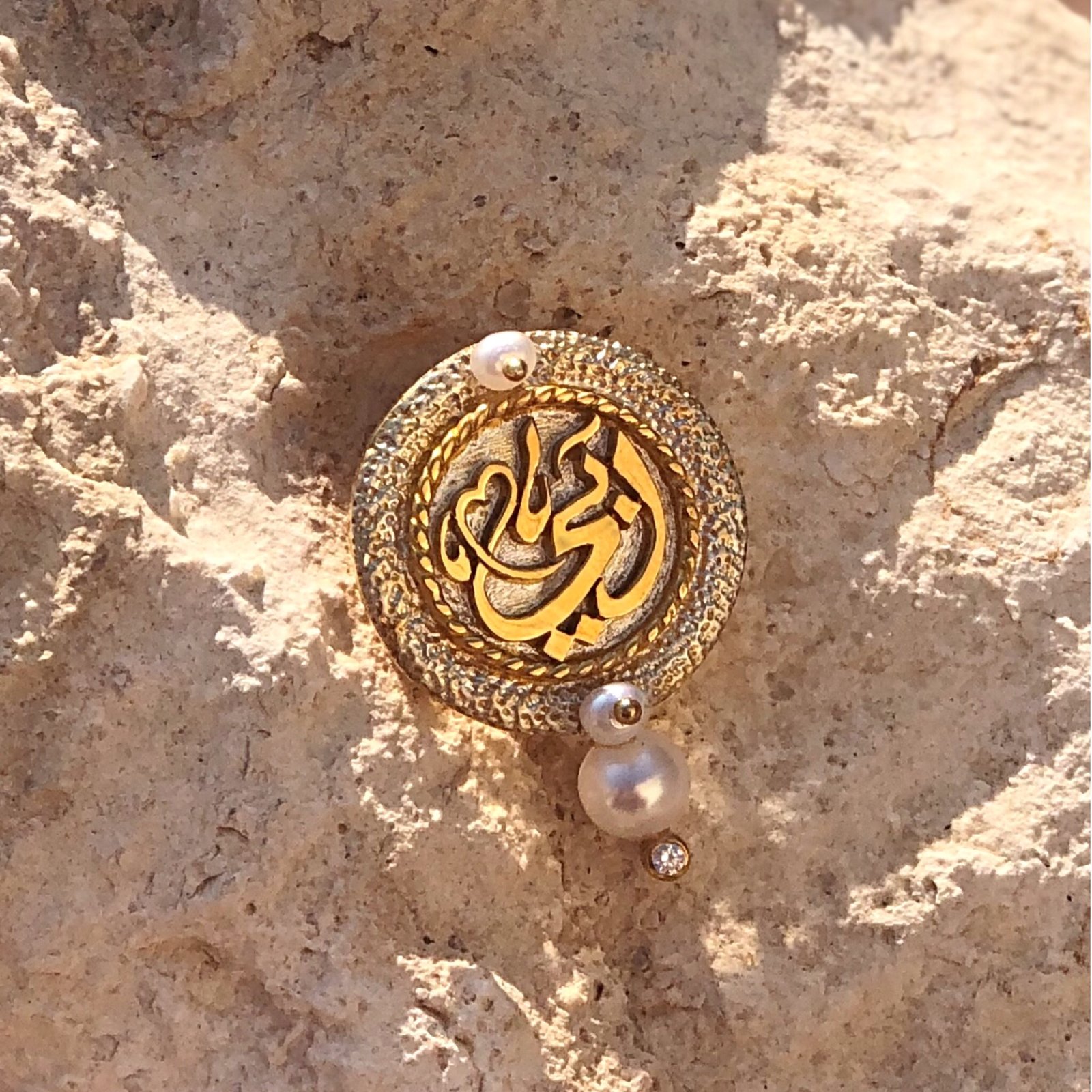 بروش بالإسم Customized Brooch - صورة 1