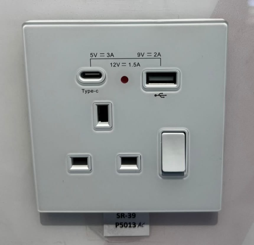 Demo Class White Piano Plug Set - Image 2