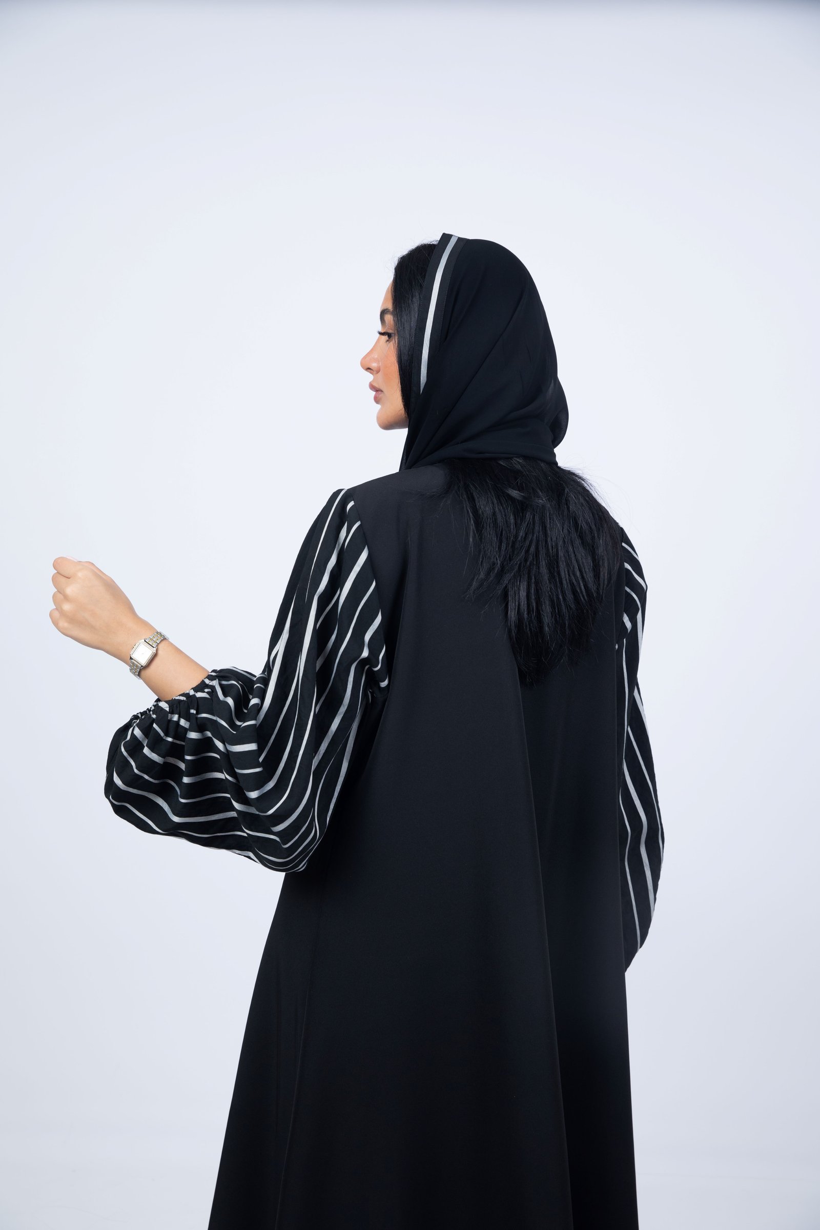 عباية كريب خفيفة بقصة A-Line وأكمام فضفاضة - صورة 8