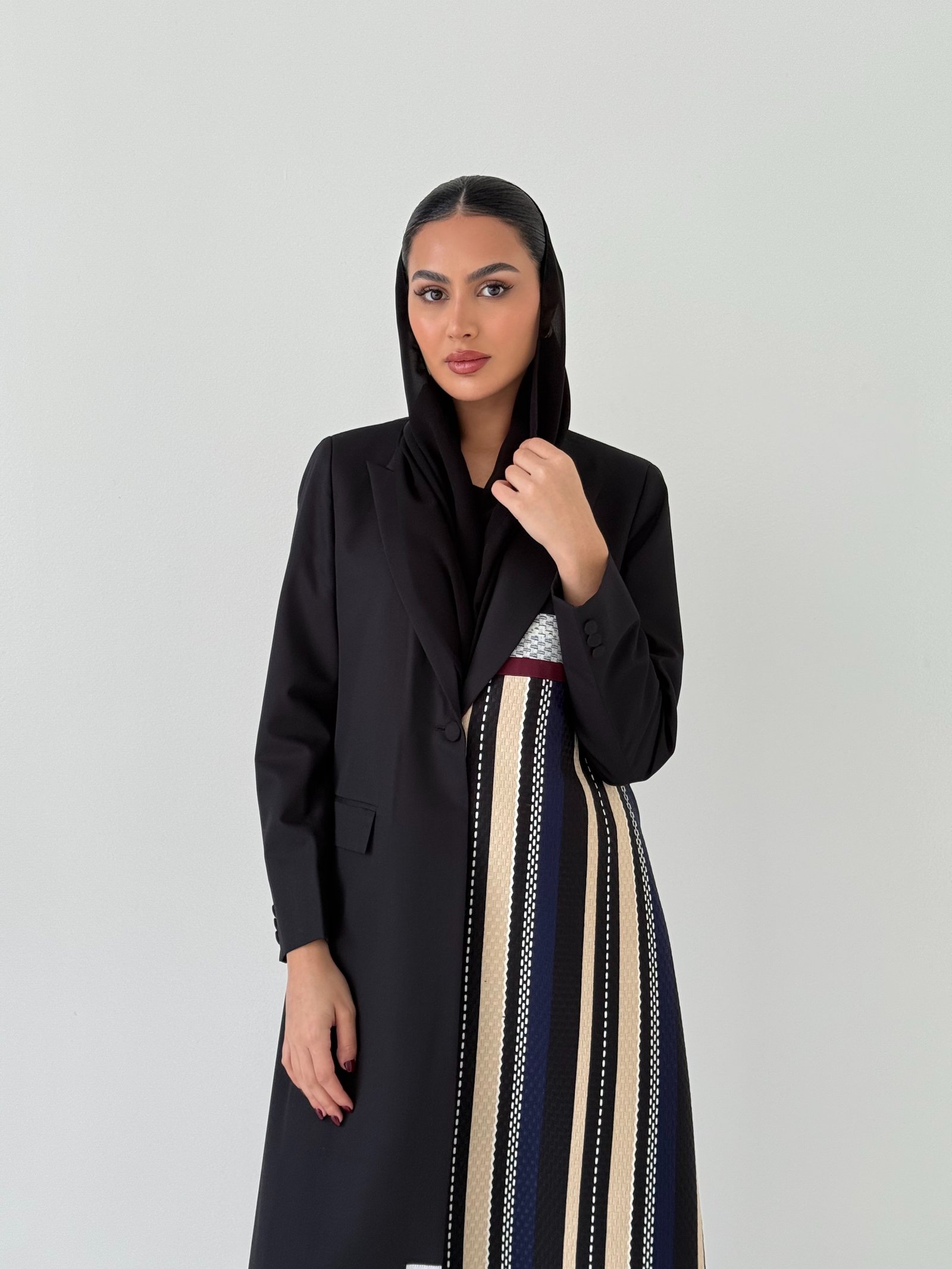 Formal Linen Abaya with Wide Hem - Image 2