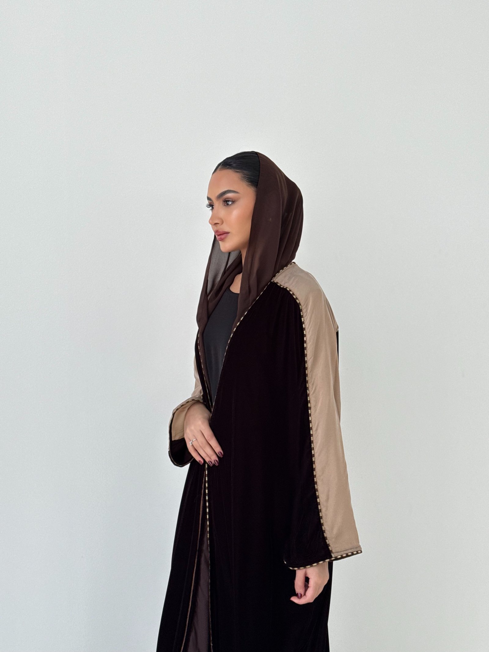 Korean Velvet Bisht Abaya - Image 4