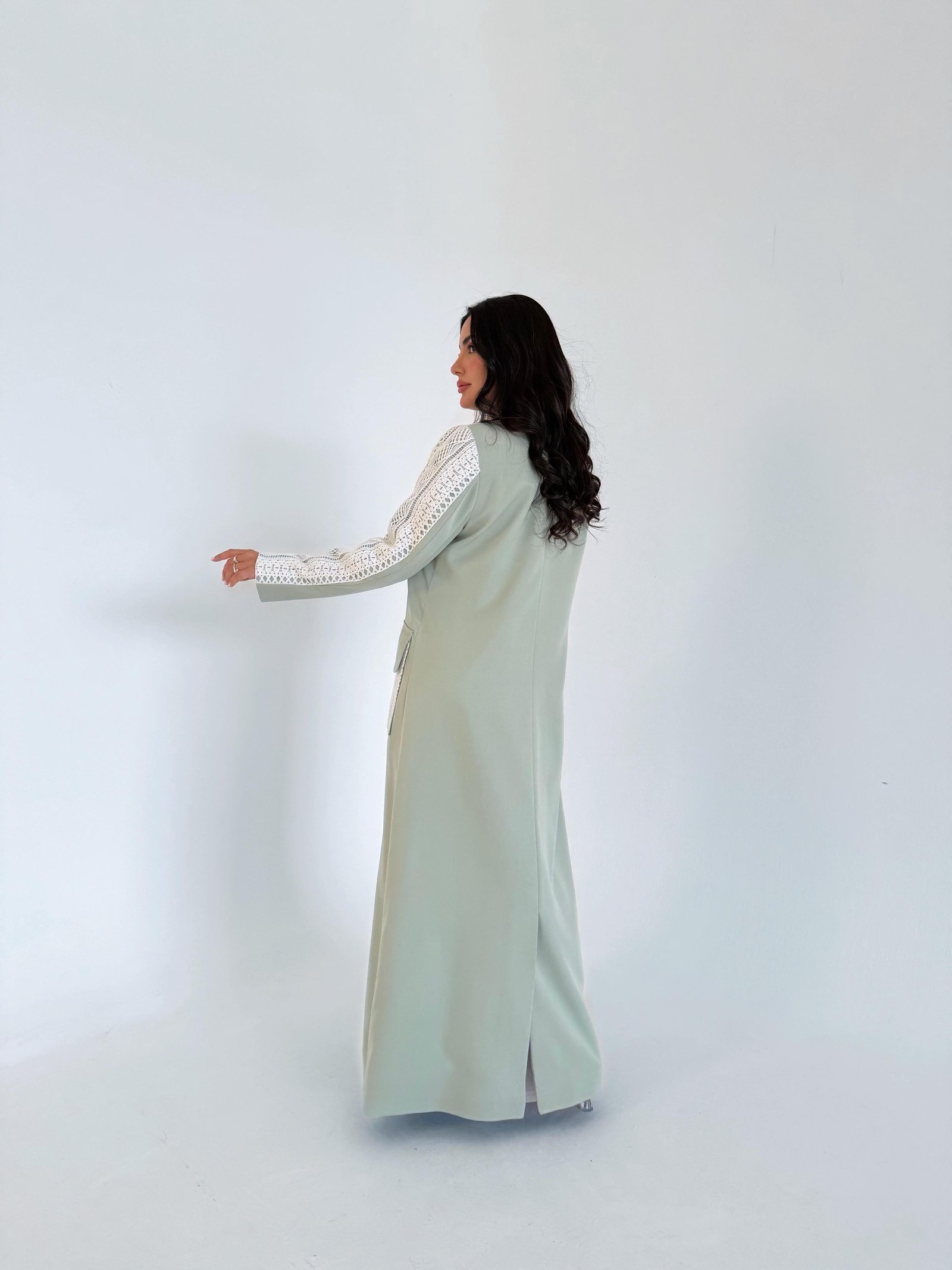 Lightweight Pastel Green Crepe Abaya with White Crepe Panels - Image 3