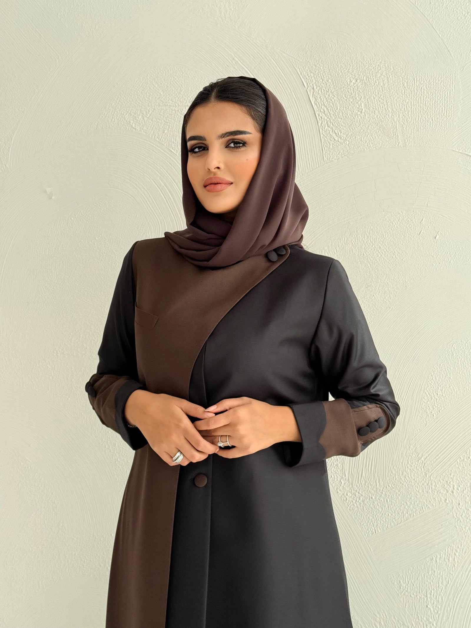 عباية كتان رسمية بتصميم أنيق - صورة 1