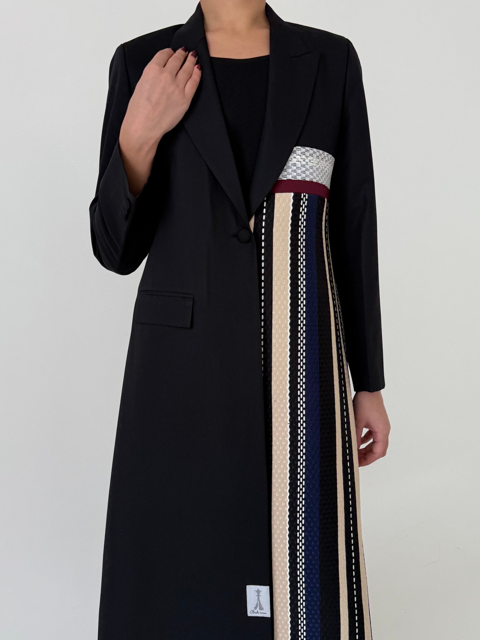 Formal Linen Abaya with Wide Hem - Image 3