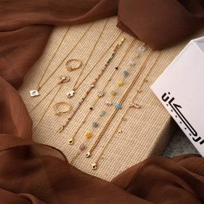 10 pieces of elegant gold accessories - Image 11