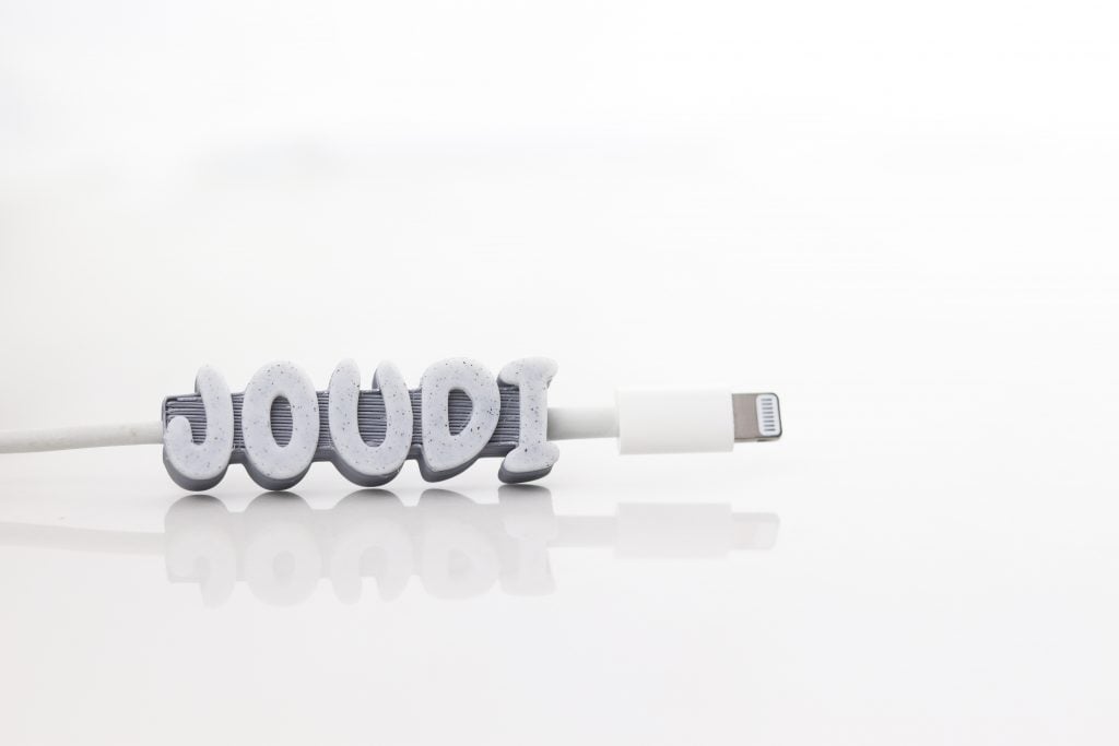 أسماء 3D لأسلاك Apple USB - صورة 1