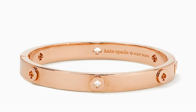 سوار مرصع بشعار الماركة | Kate Spade - صورة 1
