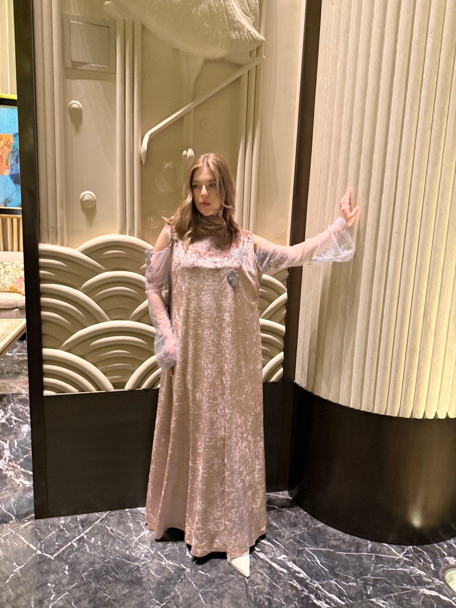 فستان روز كوارتز | Rose Quartz Velvet Dress - صورة 2