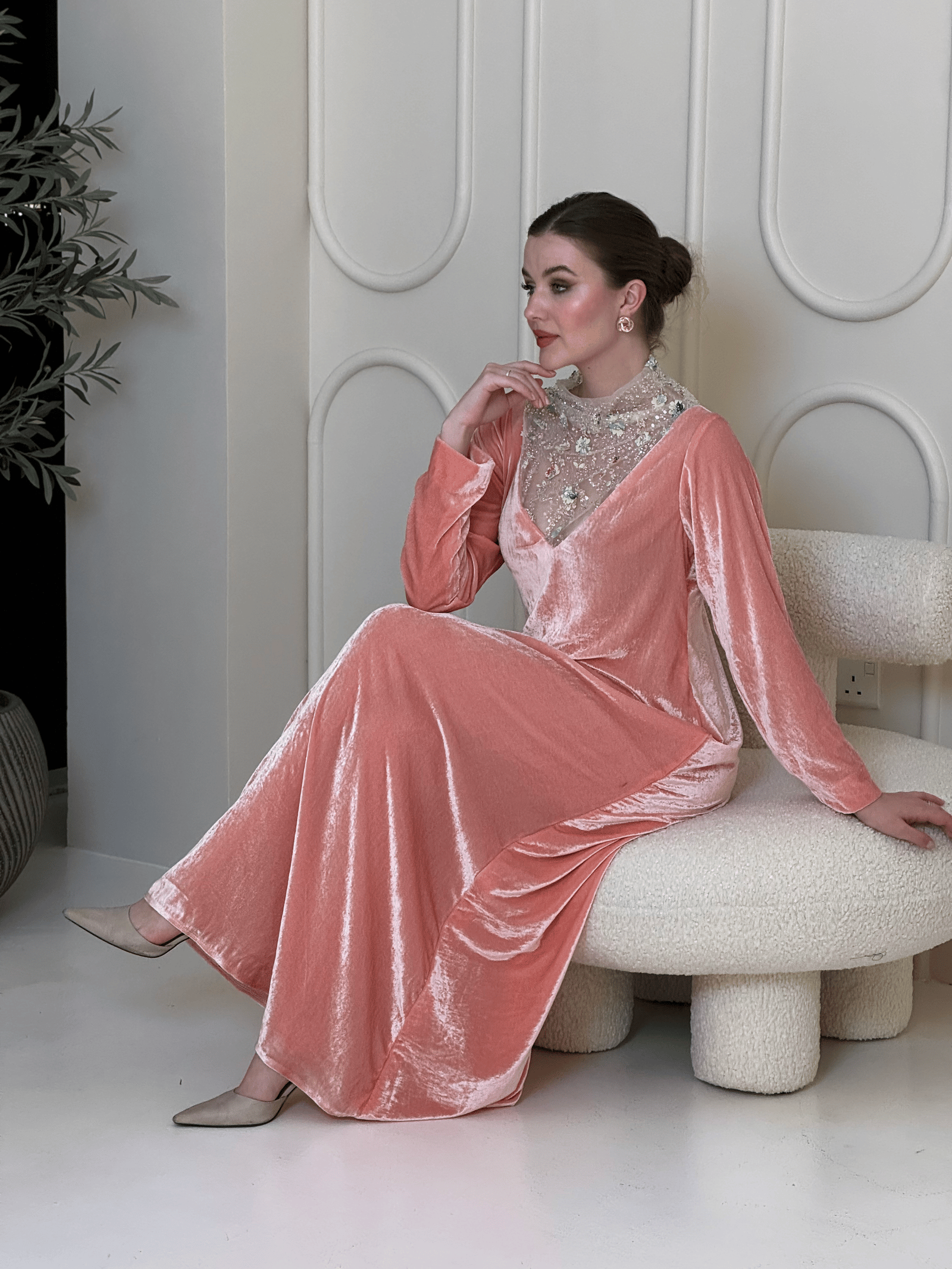 قفطان مخمل بلش روز | Blush Rose Velvet Kaftan - صورة 1