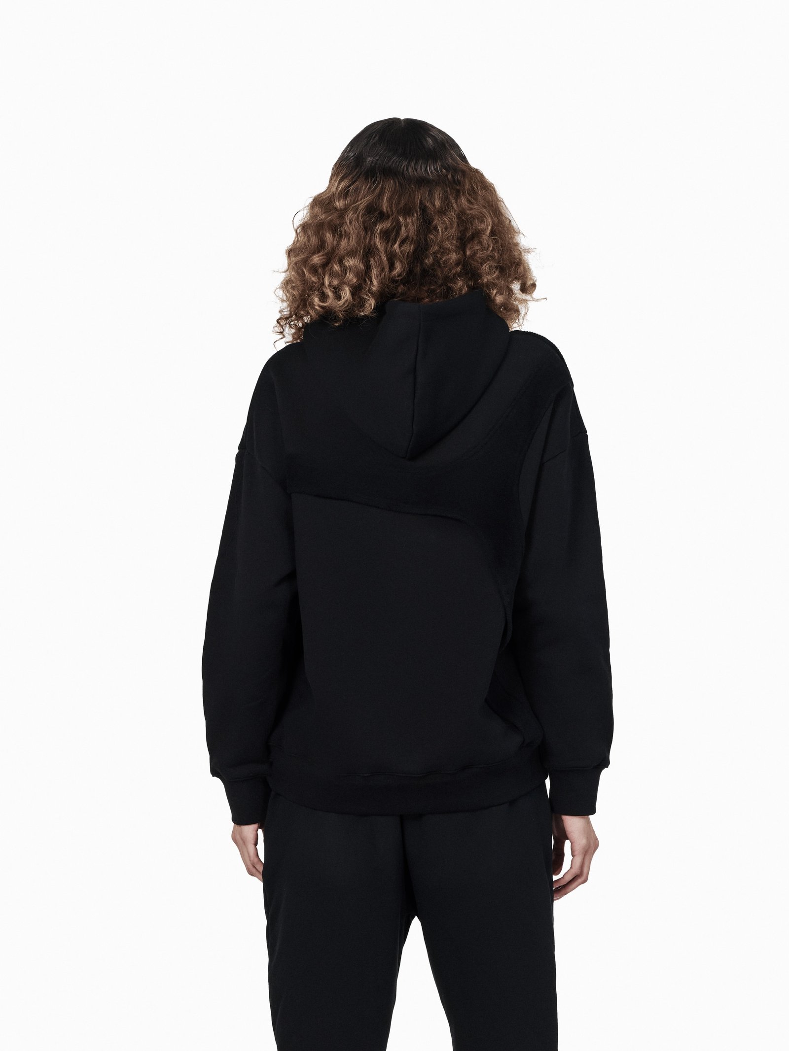 BLACK HOODIE - صورة 3