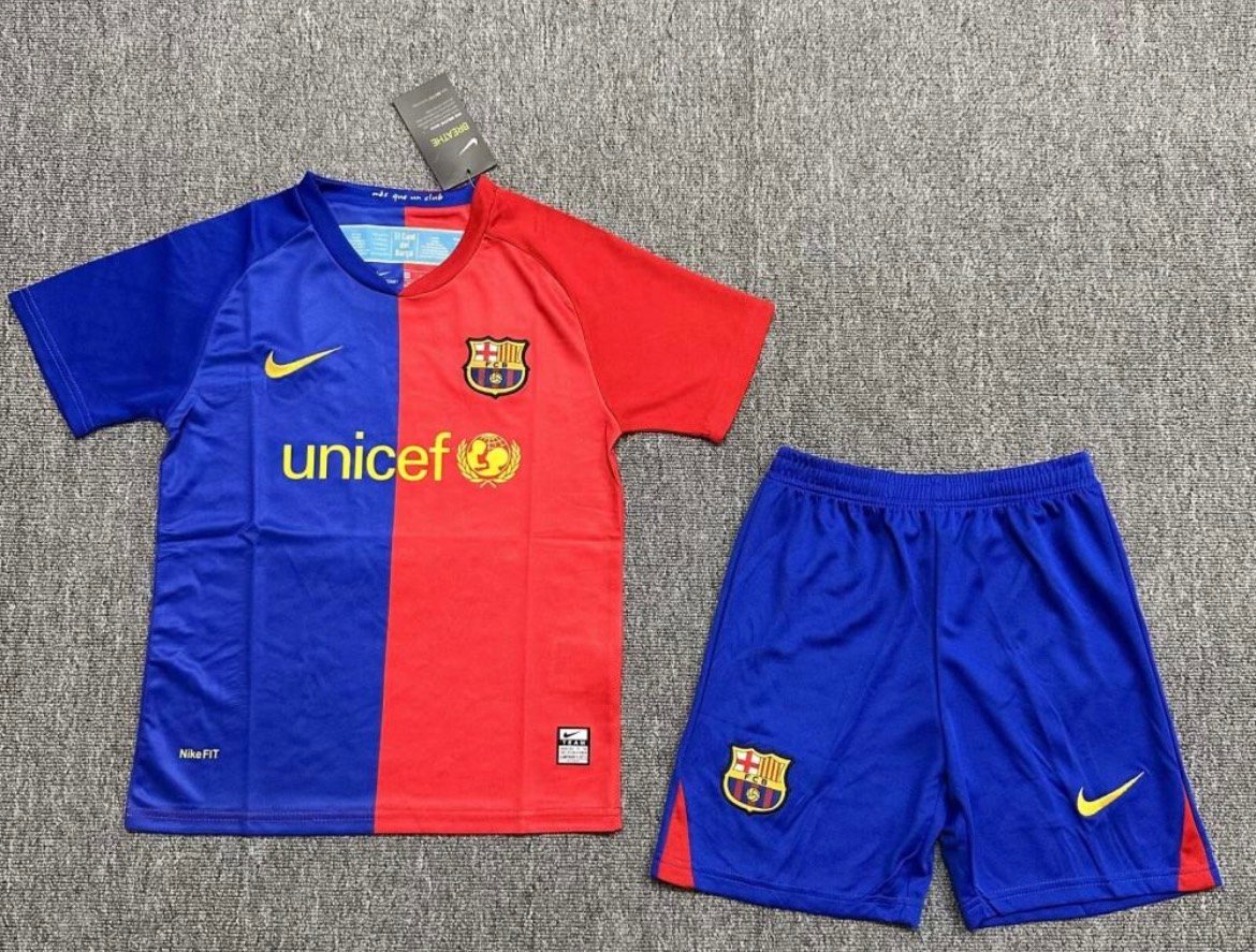 طقم برشلونة أطفال 2009 - صورة 1
