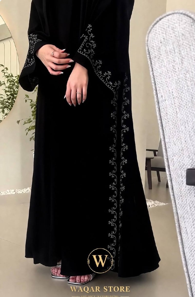 عباية حرير مطرزة بورود فخمة 🌸 - صورة 3