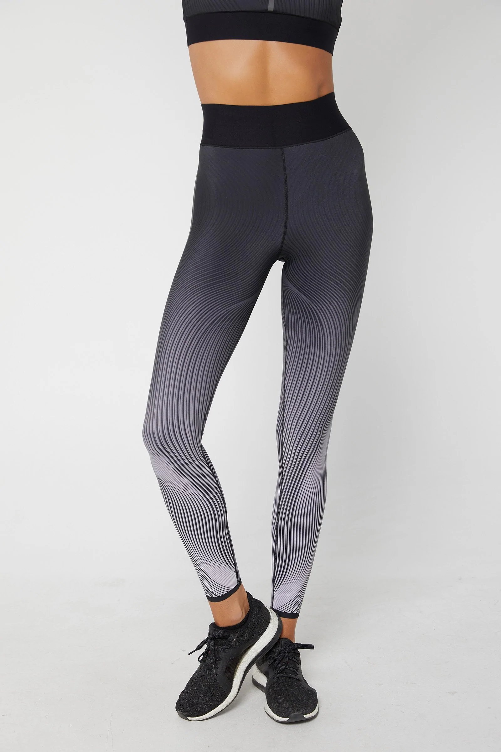 Ultracor - Ruffle Wave Legging - صورة 3