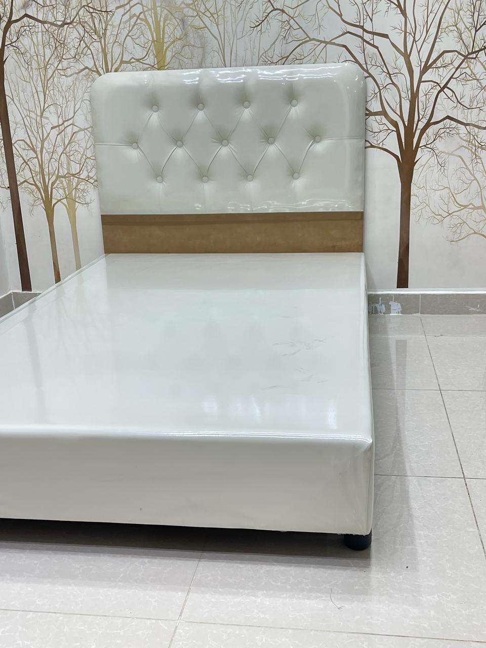 سرير  نفر ونص مقاس 120*190 خشب متعدد الالوان  - صورة 4