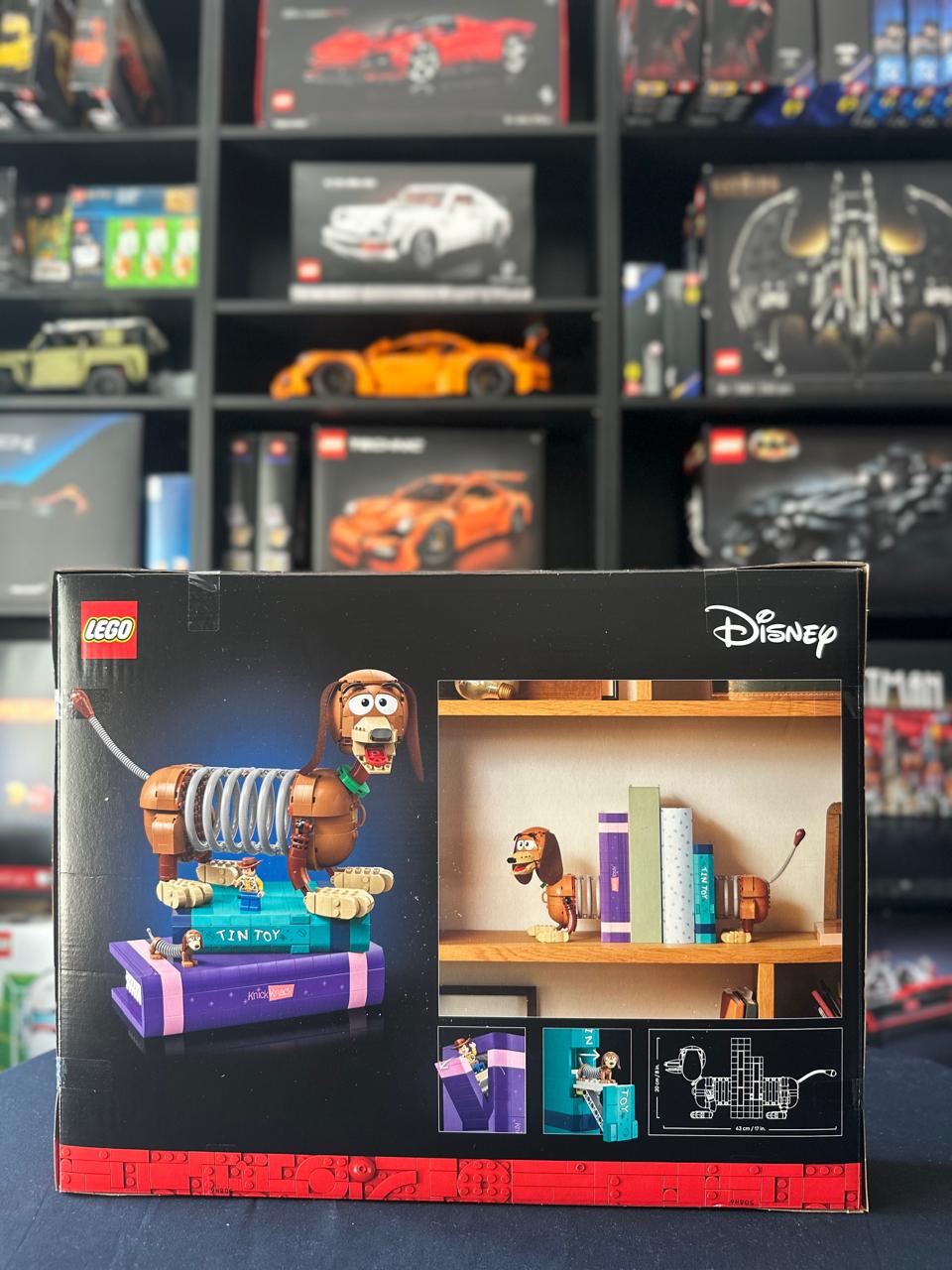 LEGO 43301 | Toy Story Slinky Dog Bookends - Image 4