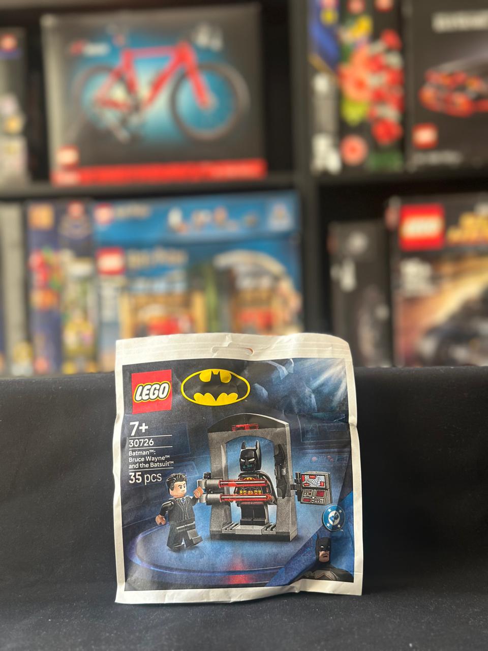 LEGO 30726 | Batman Bruce Wayne and the Batsuit - Image 2