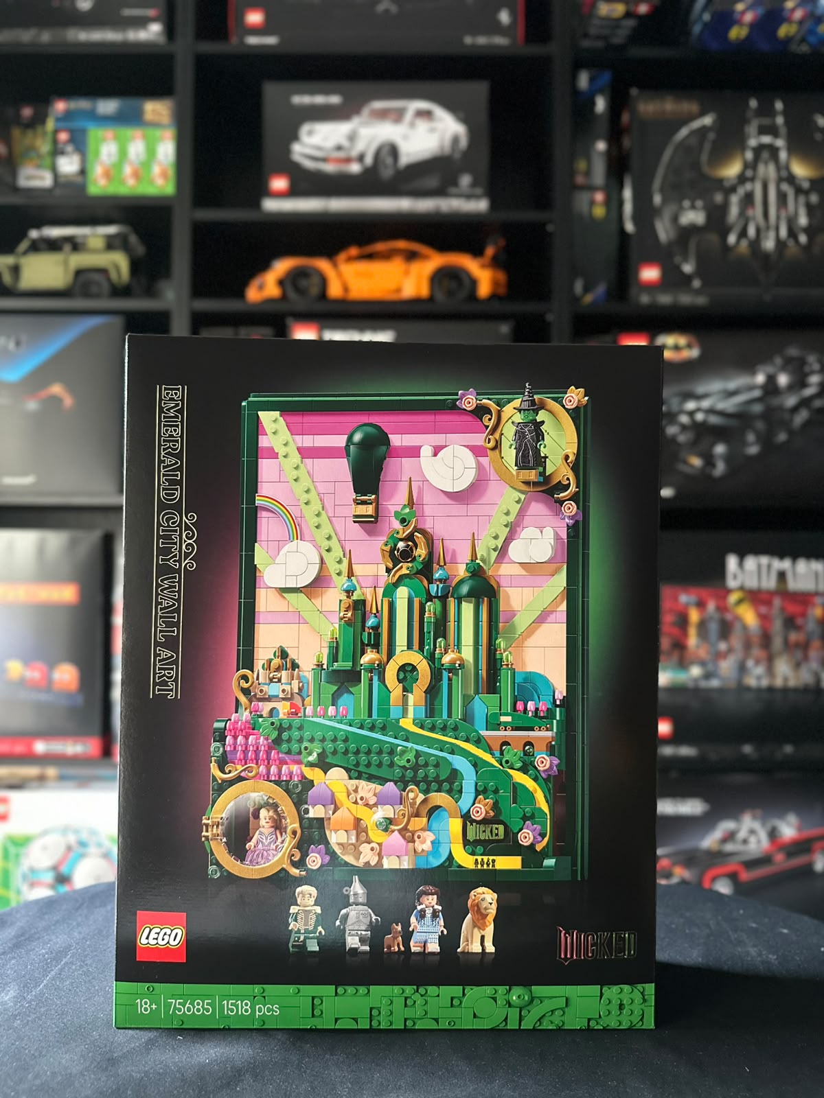 LEGO 75685 | Emerald City Wall Art - Image 3