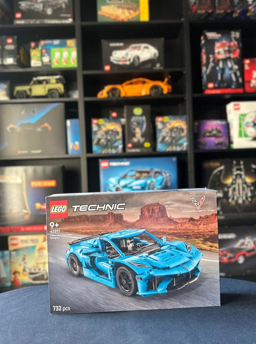 LEGO 42217 | Chevrolet Corvette Stingray - Image 3