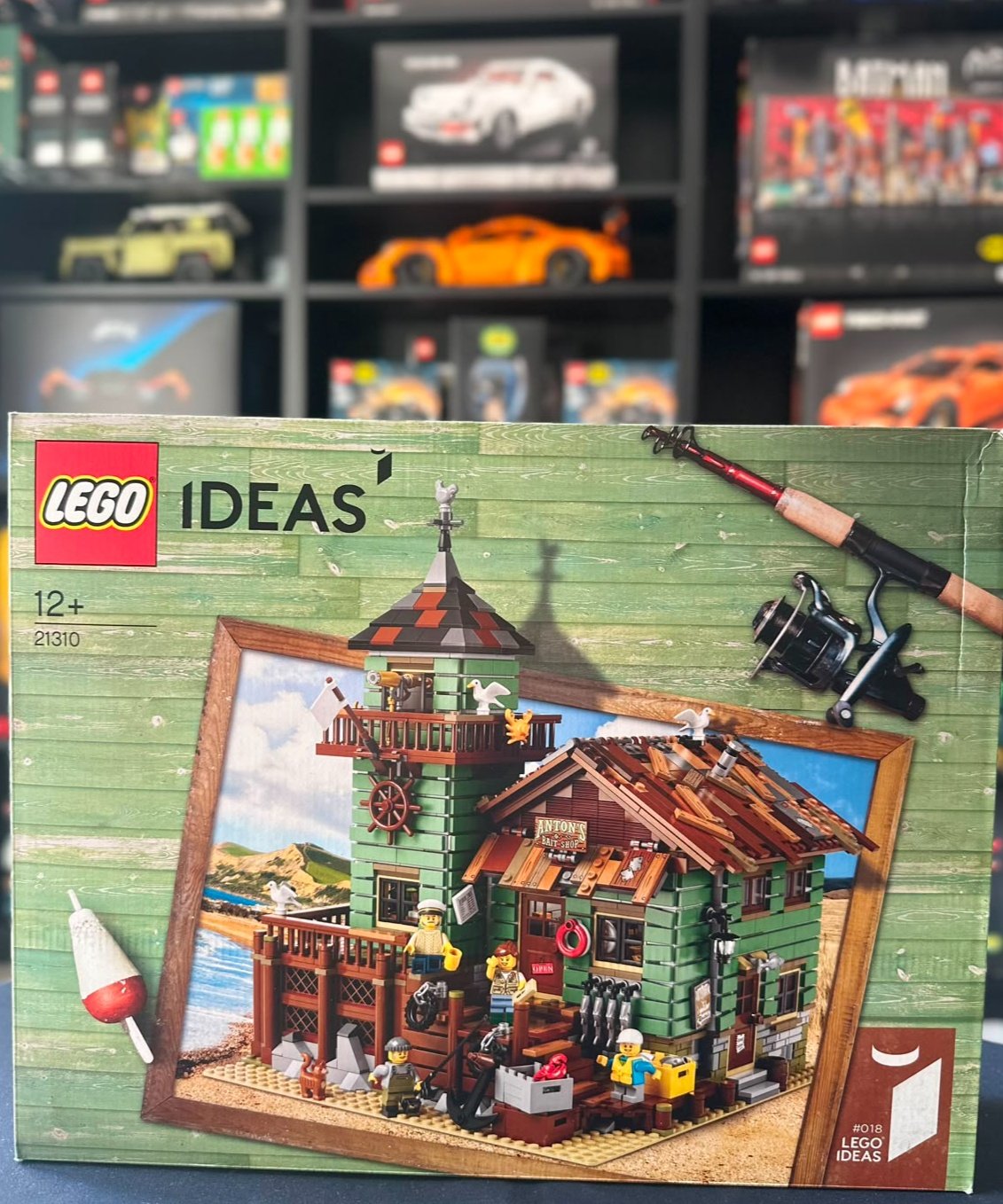 LEGO 21310 | Old Fishing Store - Image 4