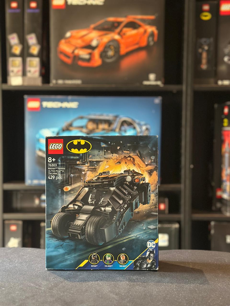 LEGO 76303 | Batman Tumbler vs. Two-Face and Joker - Image 4