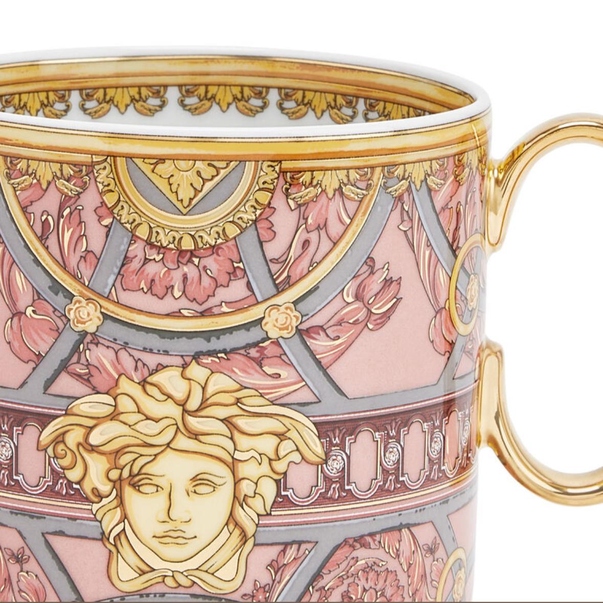 Versace Scala Palazzo Rosa Mug with handle كوب - صورة 2