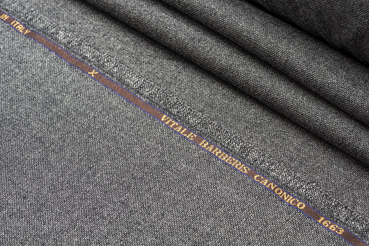 صوف ايطالي ١٠٠٪ من شركة VITALE BARBERIS باللون الرمادي رقم (586.861/120) - صورة 2