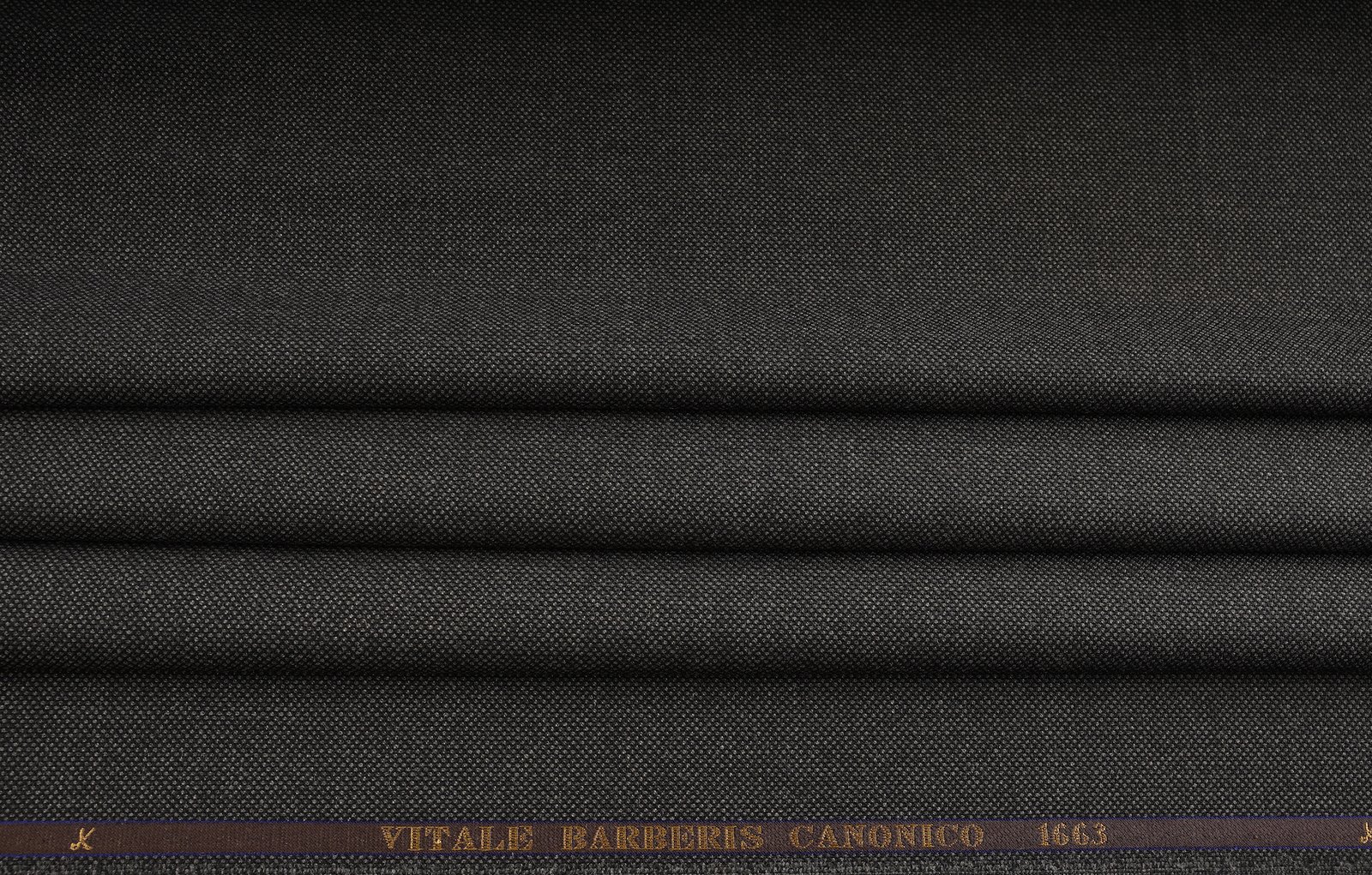 صوف إيطالي ١٠٠٪ من شركة  VITALE BARBERIS  Bird Eye S 110 باللون الرصاصي الغامق - صورة 1