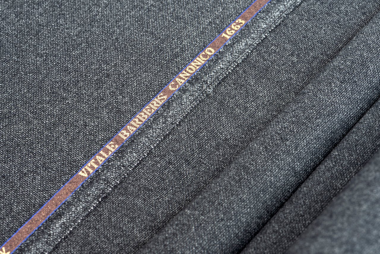 صوف ايطالي ١٠٠٪ من شركة VITALE BARBERIS Bird Eye باللون رمادي غامق رقم (99.1145/4) - صورة 2