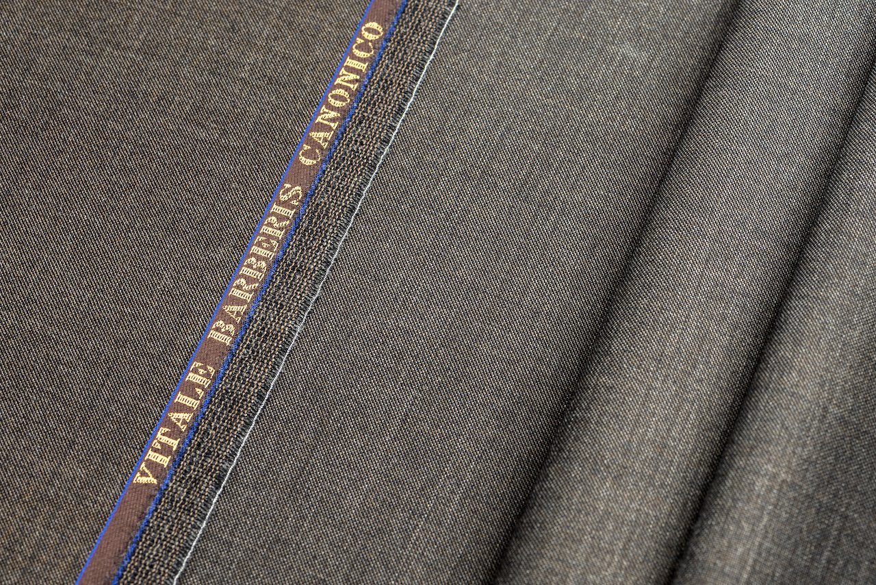صوف إيطالي ١٠٠٪ من شركة VITALE BARBERIS باللون البني الفاتح رقم (586.861/838) - صورة 2