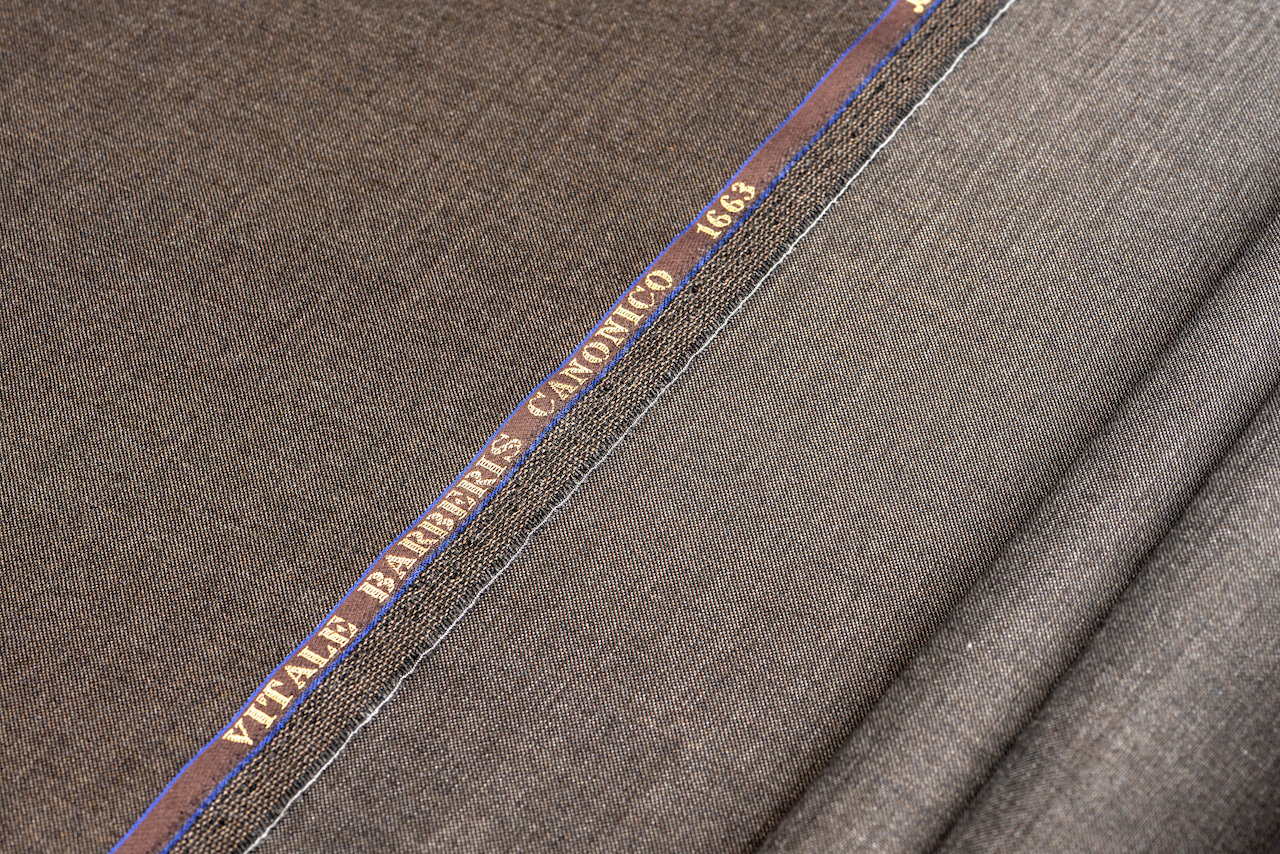 صوف إيطالي ١٠٠٪ من شركة VITALE BARBERIS باللون الرمادي الغامق رقم (586.861/696) - صورة 2