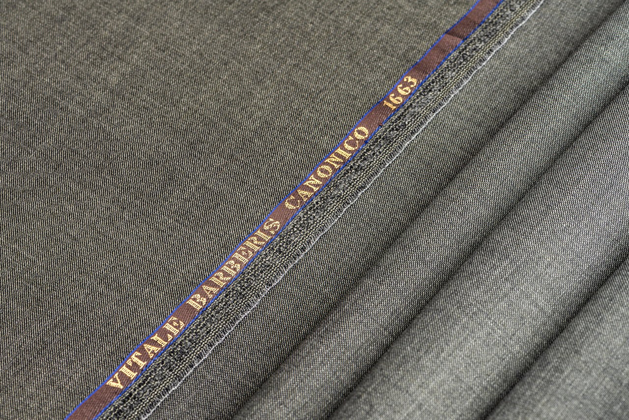 صوف ايطالي ١٠٠٪ من شركة VITALE BARBERIS الرصاصي الفاتح رقم (586.861/771) - صورة 2
